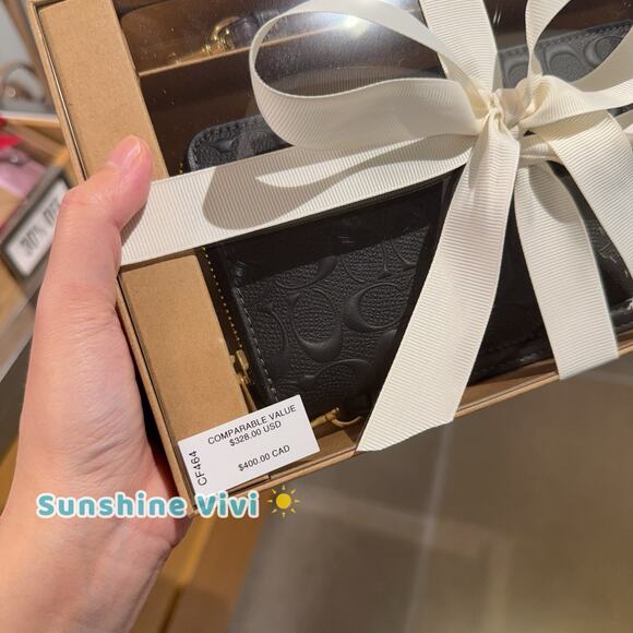 NWT COACH CF464 Boxed Long Zip Around Wallet Signature Leather Heart Charm Strap - Picture 2 of 6